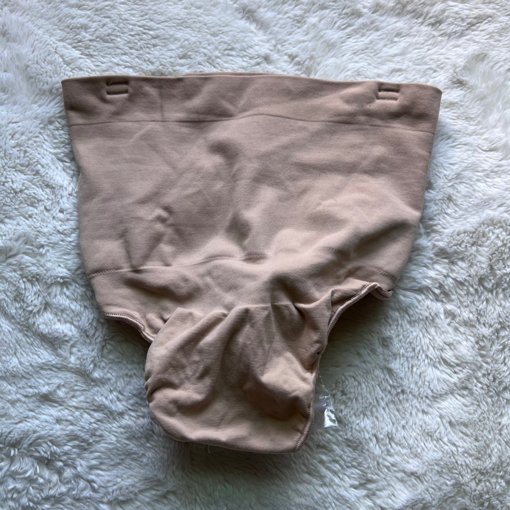 SKIMS Womens Sculpting High Waist Brief Clay Neutral Shapewear Size Medium NWOT